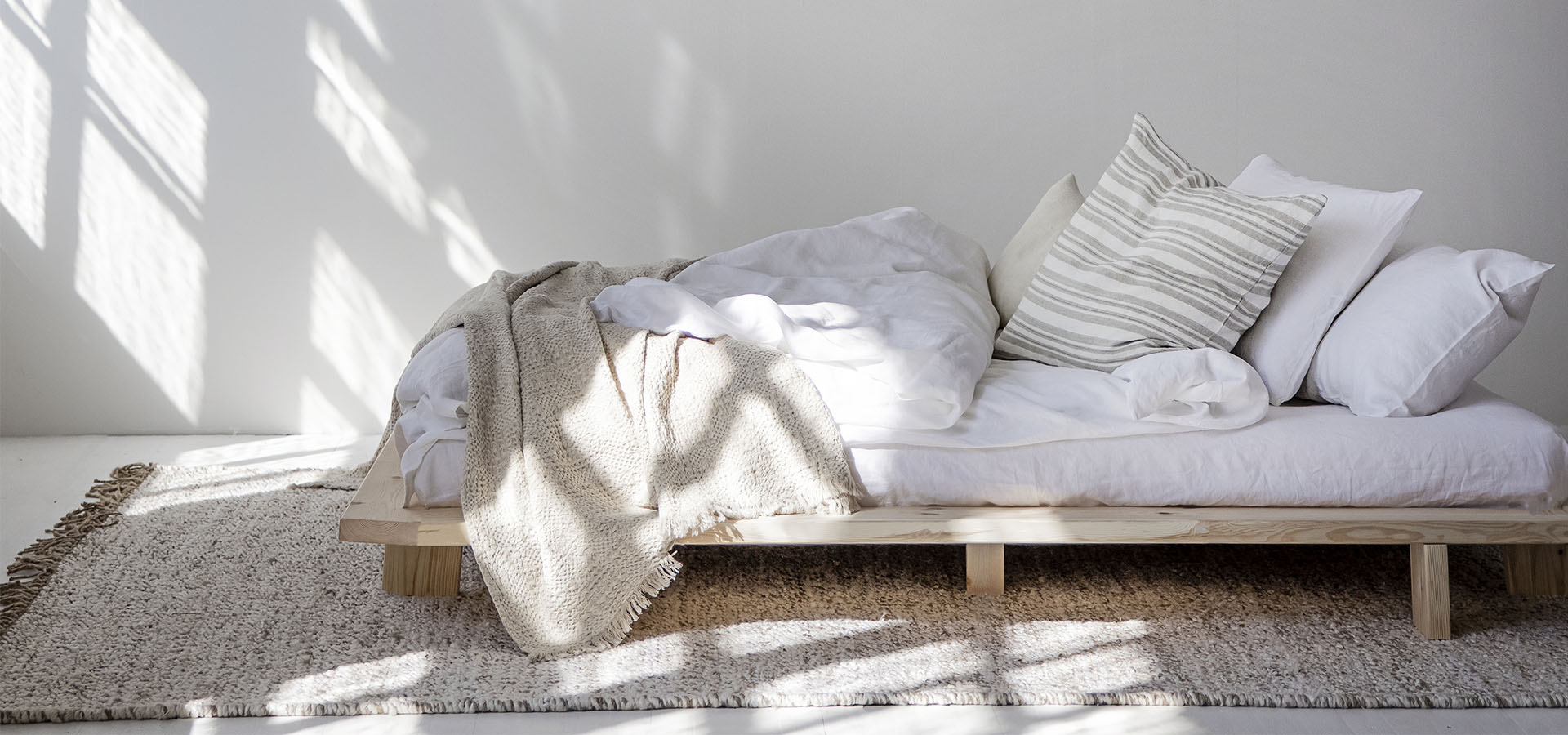 vepsalainen_karupdesign_futon-sanky_valkoinen_futon_white_1_0000_vepsalainen_karupdesign_futon-sanky_valkoinen_futon_whi.jpg