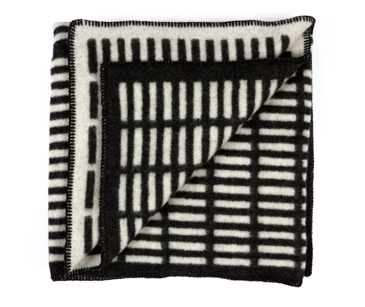 Artek Siena-huopa musta-valkoinen, 180 x 130 cm Artek Siena-huopa musta-valkoinen, 180 x 130 cm