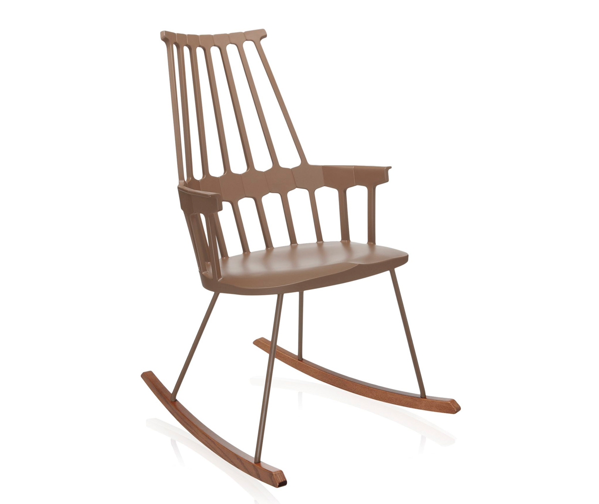 Kartell Comback-keinutuoli hasselpähkinä/tammi Kartell Comback-keinutuoli hasselpähkinä/tammi