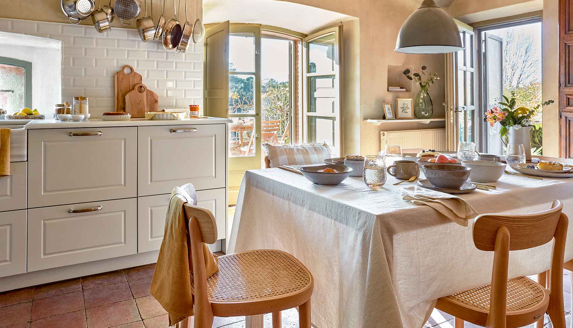 vepsalainen_kave_home_moderni_maalaisromanttinen_sisustus_keittio_modern_romantic_decor_kitchen.jpg