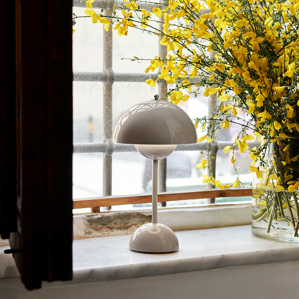 Flowerpot VP9 Table Lamp
