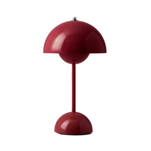 Flowerpot VP9 -pöytävalaisin, dark plum, ladattava