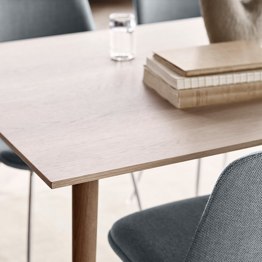 In Between SK5 Dining Table
