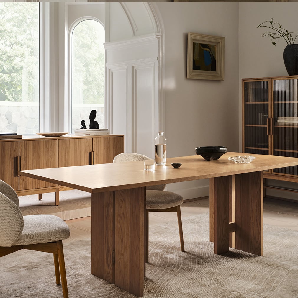 Axo Dining Table