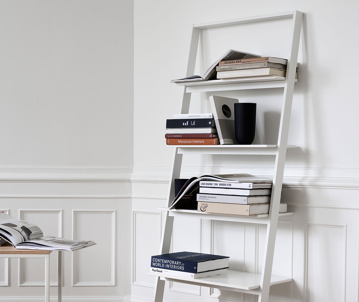BoConcept Bordeaux Wall Shelf, Light Grey / White | Vepsäläinen