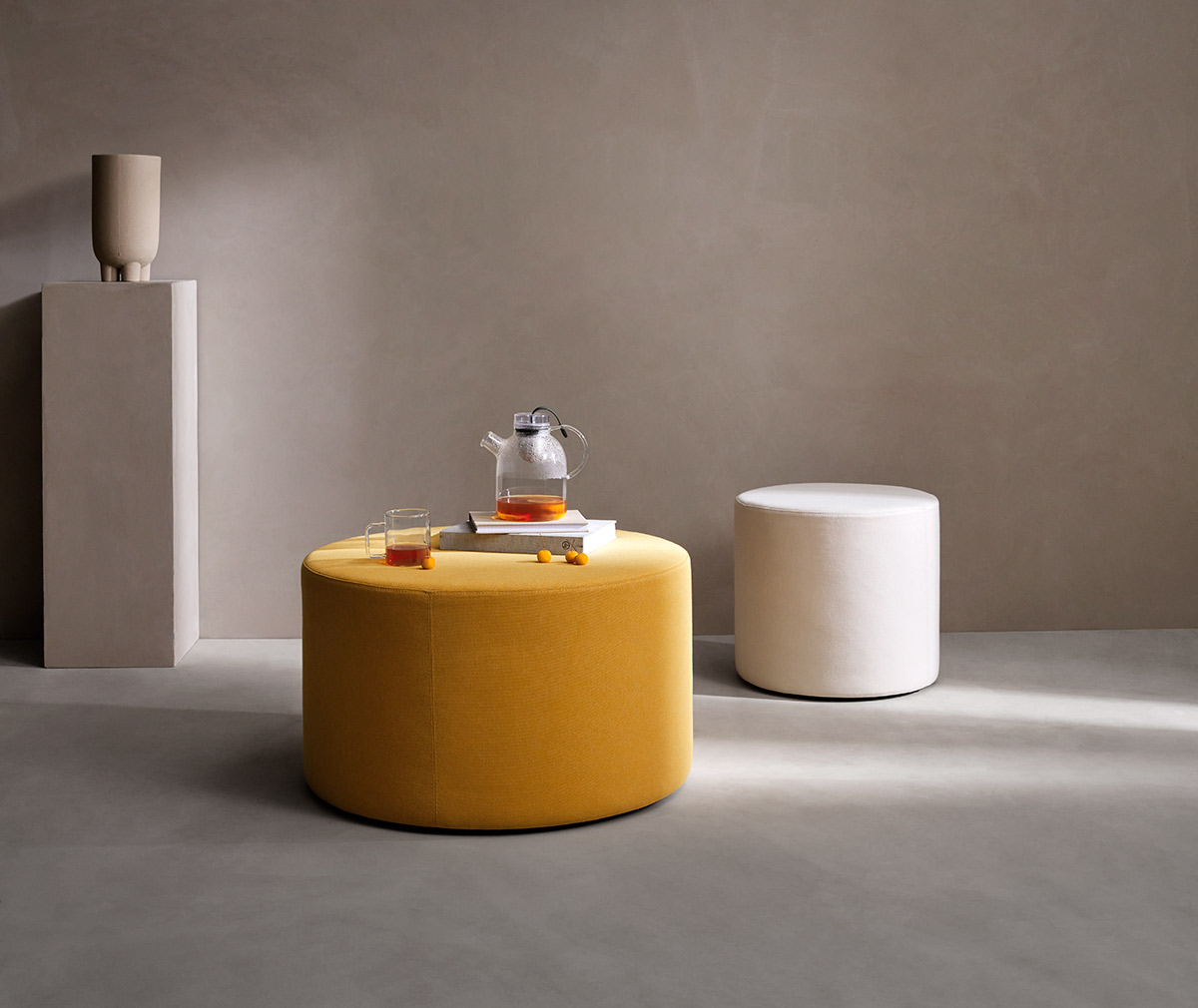 極美品 Boconcept EDEN サンドVelvet 円形オットマン BoConcept Eden Footstool, Velvet Fabric 3033 Sand | Vepsäläinen