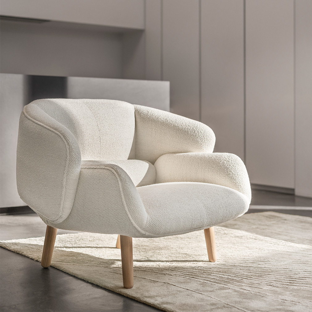 BoConcept Fusion Armchair, Lazio Fabric 3090 White / Oak