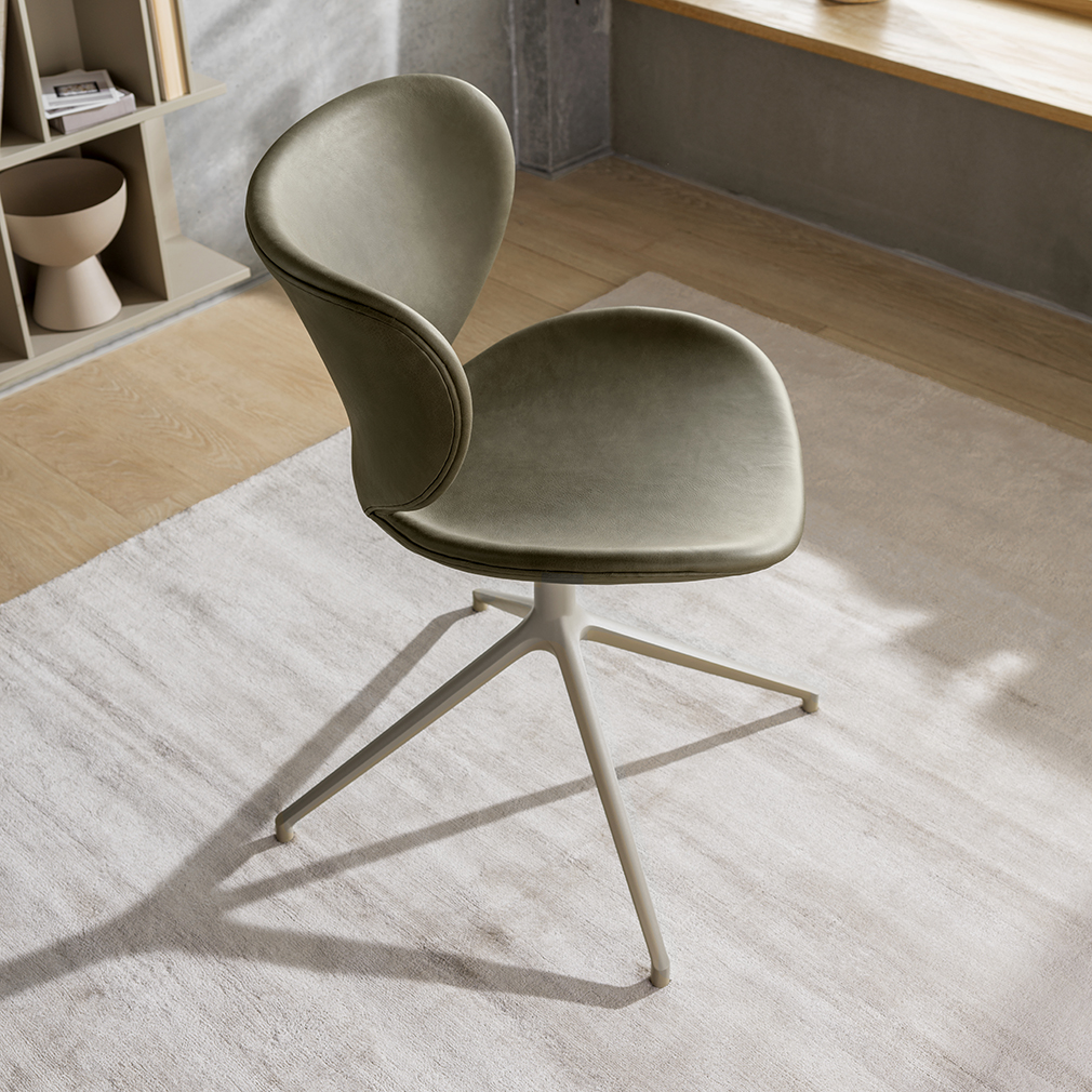 Hamilton armchair top