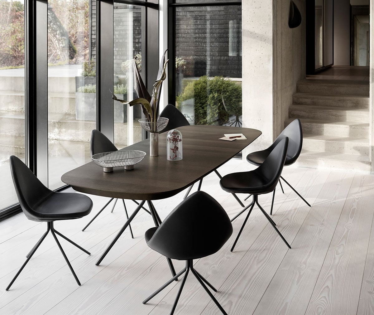 ◯BoConcept ボーコンセプト Ottawa 黒 ブラック BoConcept Ottawa Extendable Dining Table, Dark Chestnut / Matt
