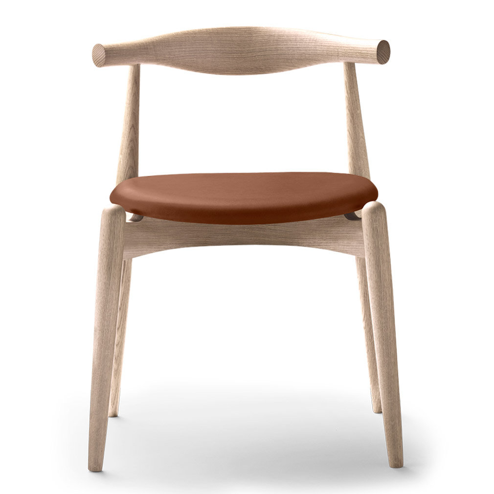 Carl Hansen & Søn CH20 Chair, Soaped Oak / Brown Leather | Vepsäläinen