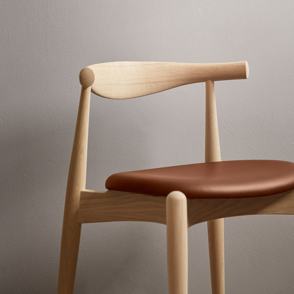 Carl Hansen & Søn CH20 Chair, Soaped Oak / Brown Leather | Vepsäläinen