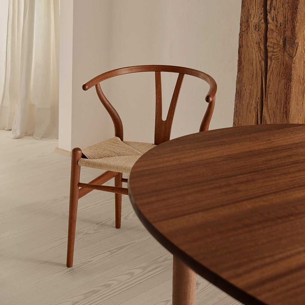 Orange wishbone chair deals