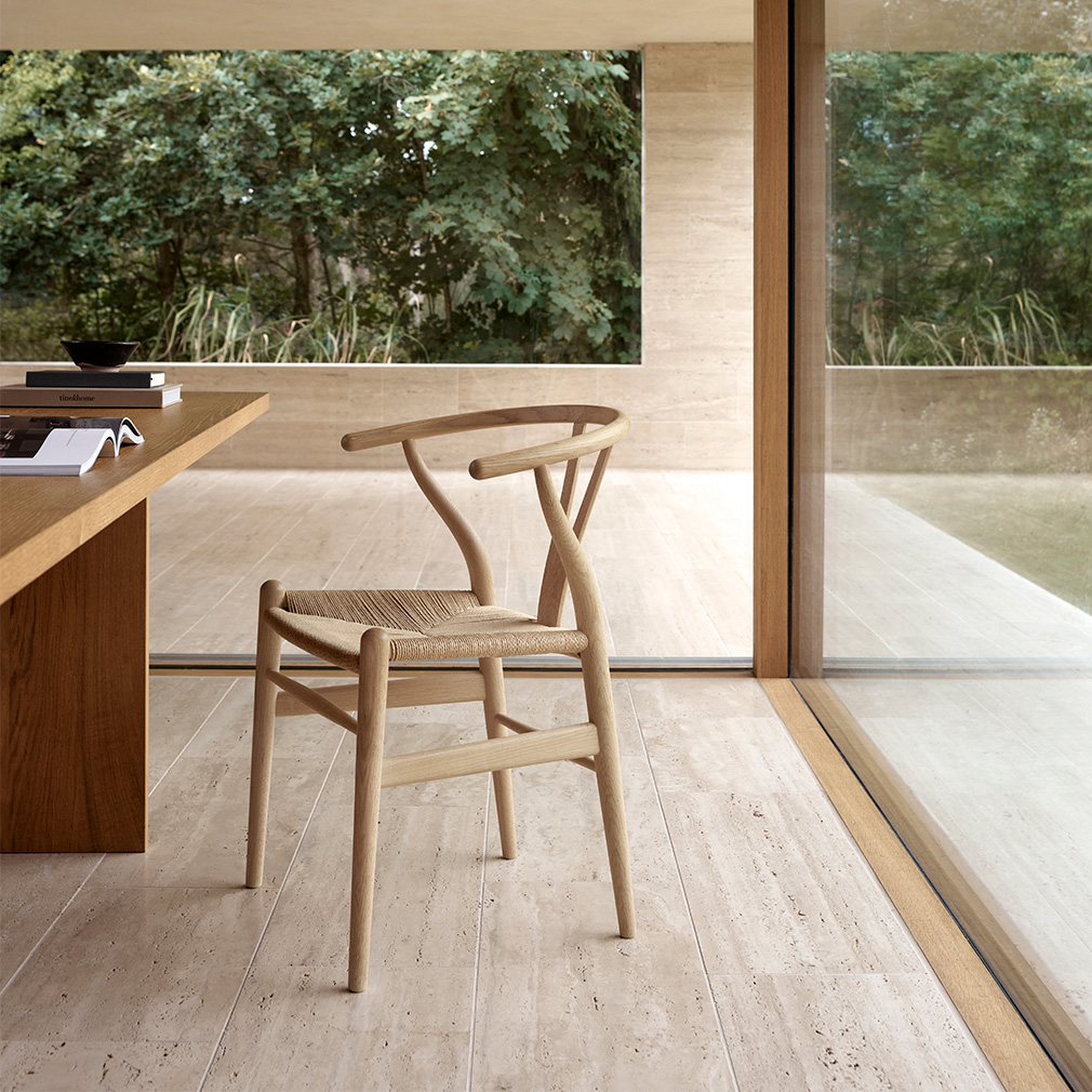 CARLHANSEN&SØN CH24 Y CHAIR OAK CH24 Wishbone Chair Soft Colours, Soft Terracotta | Carl Hansen