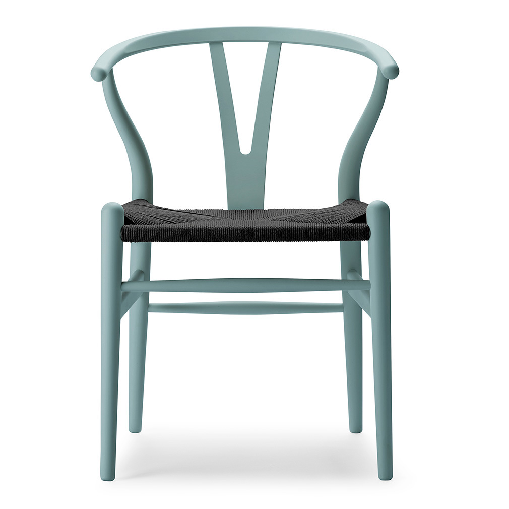 Carl Hansen & Søn CH24 Wishbone -tuoli soft Pewter Blue, musta istuin