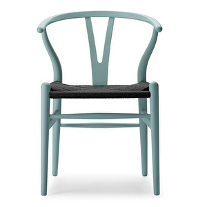 CH24 Wishbone -tuoli, soft Pewter Blue, musta istuin