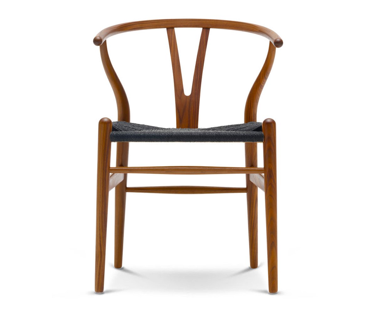 Carl Hansen & Søn CH24 Wishbone -tuoli lakattu pähkinä, musta istuin