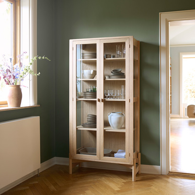 A90 Boderne Display Cabinet