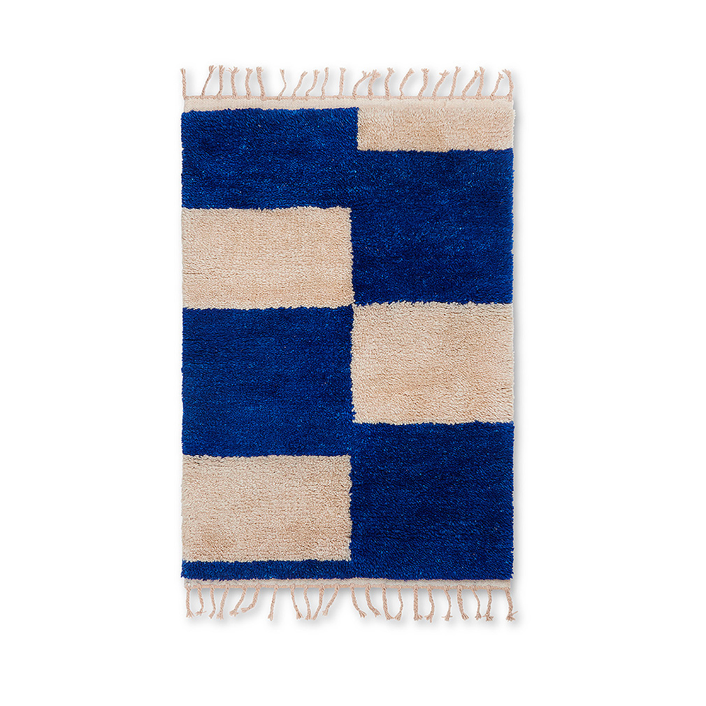 Ferm Living Mara-matto kirkkaansininen/luonnonvalkoinen, 80 x 120 cm