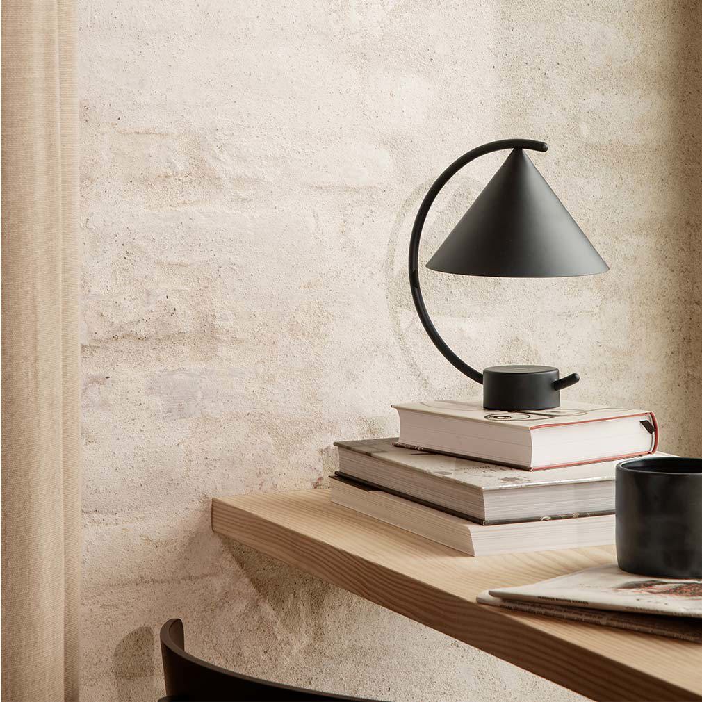 Meridian Lamp