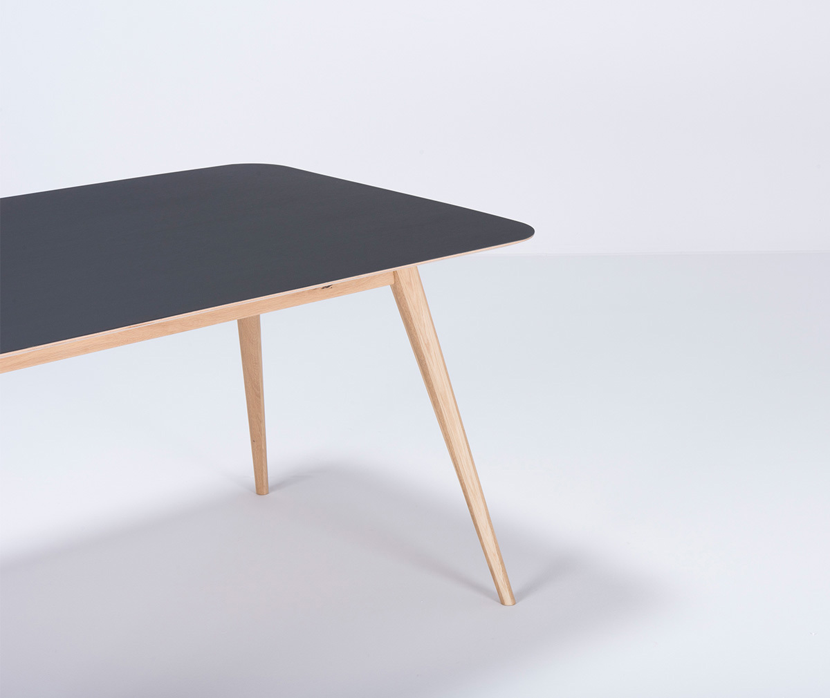 Stafa Dining Table