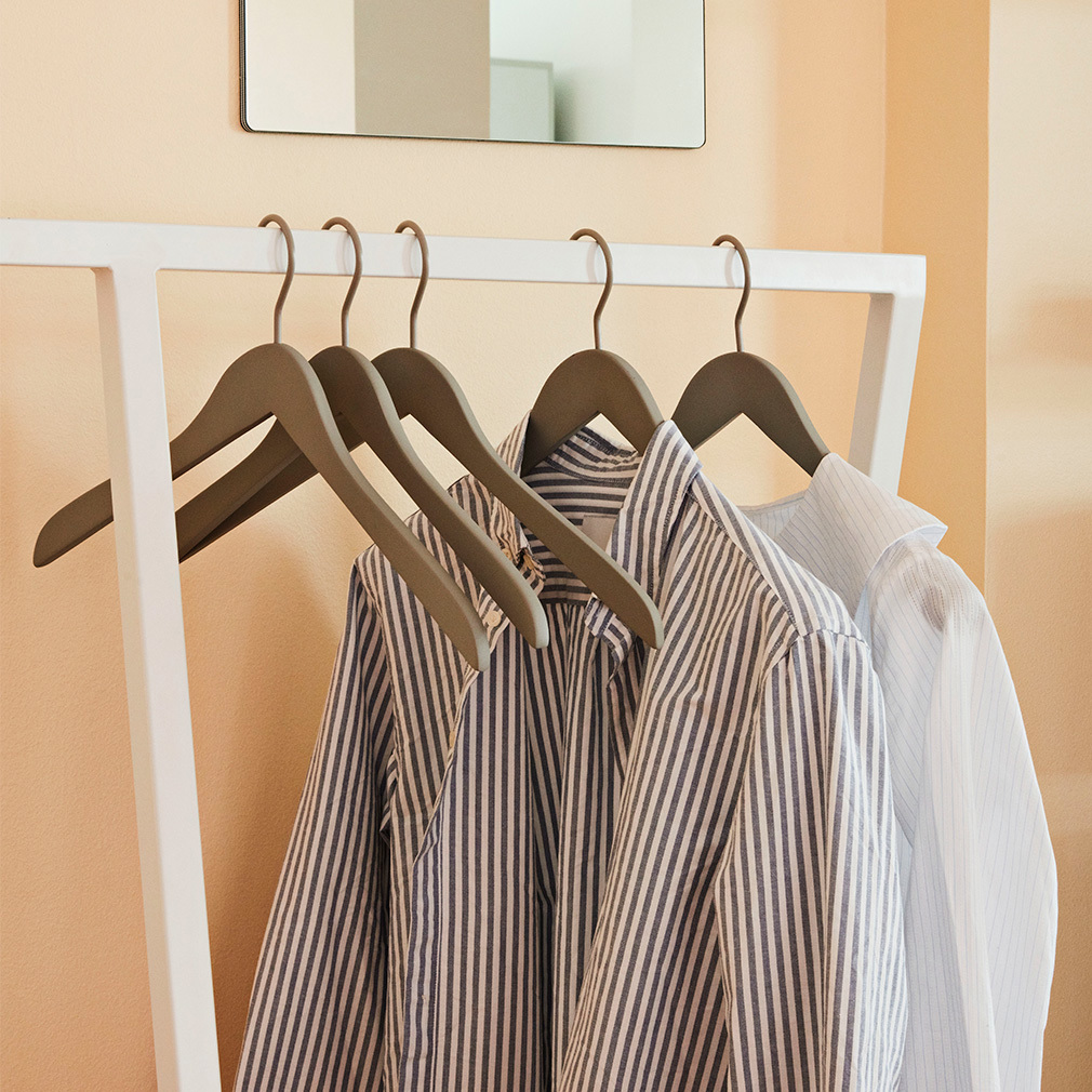 Loop Stand Wardrobe -vaaterekki