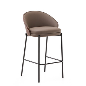 Eamy-baarituoli, ruskea keinonahka / pähkinä, K 65 cm