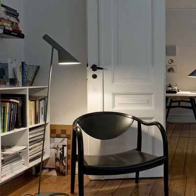 Louis Poulsen AJ Floor Lamp, Black Vepsäläinen