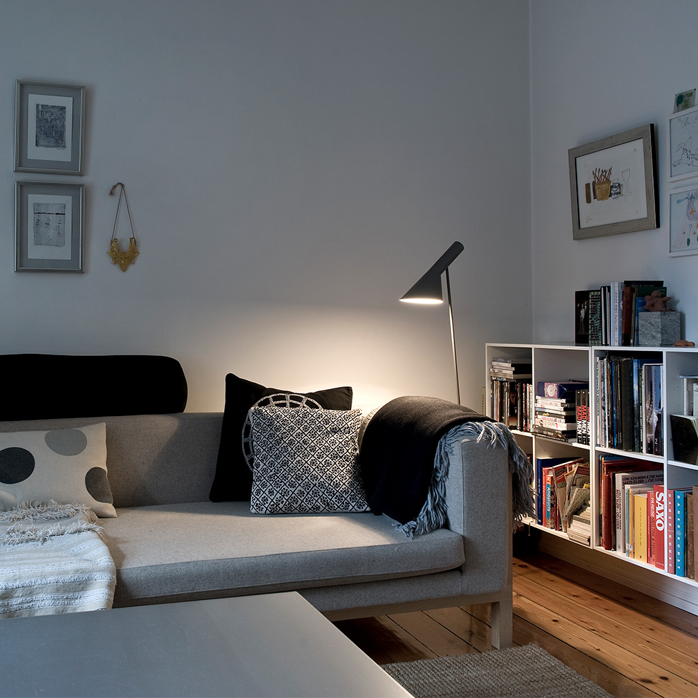 Louis Poulsen AJ Floor Lamp Black Vepsalainen