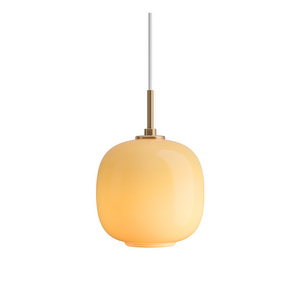 VL45 Radiohus -riippuvalaisin, Glossy Amber / messinki, ⌀ 17,5 cm VL45 Radiohus -riippuvalaisin, Glossy Amber / messinki, ⌀ 17,5 cm