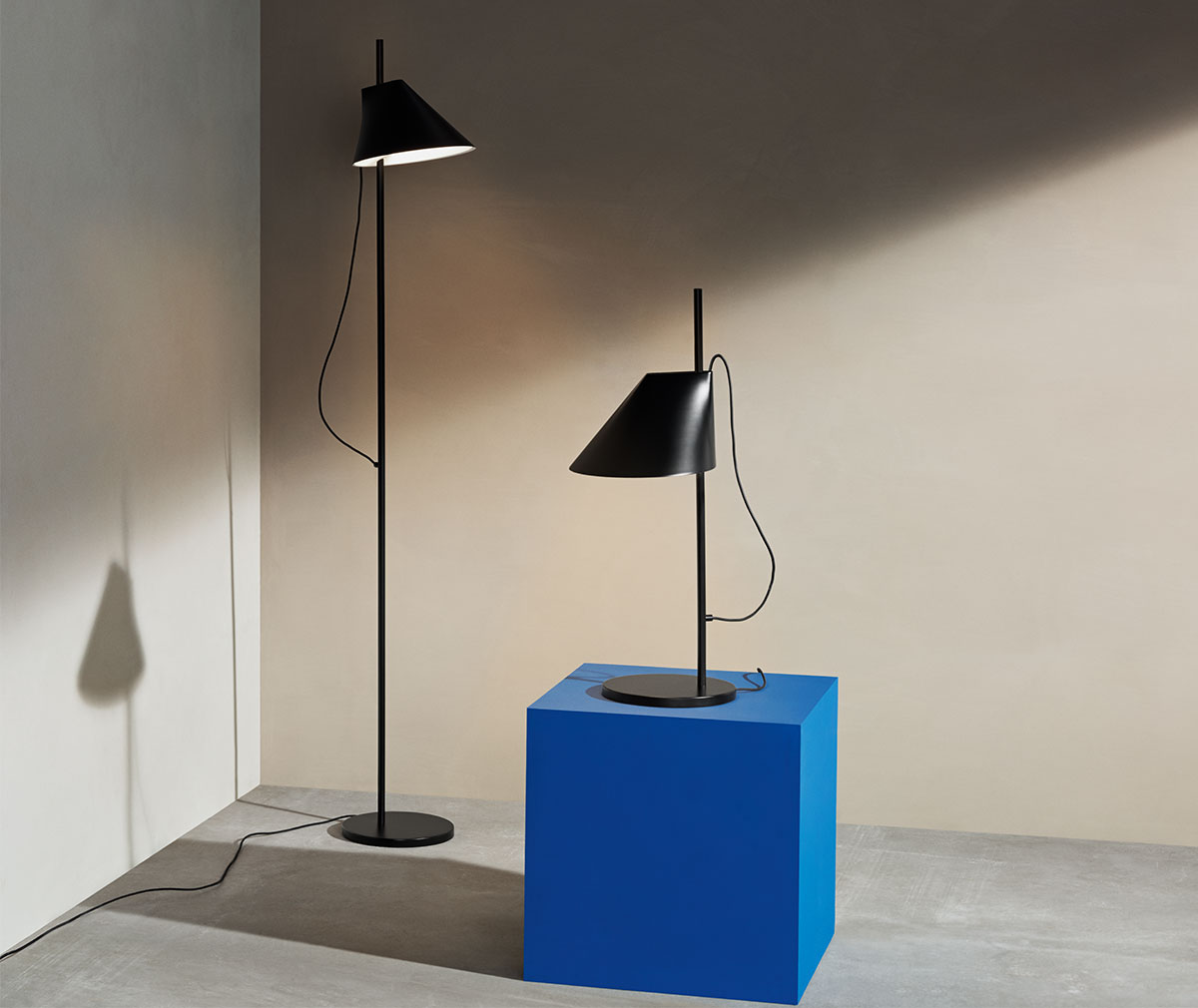 Yuh floor store lamp