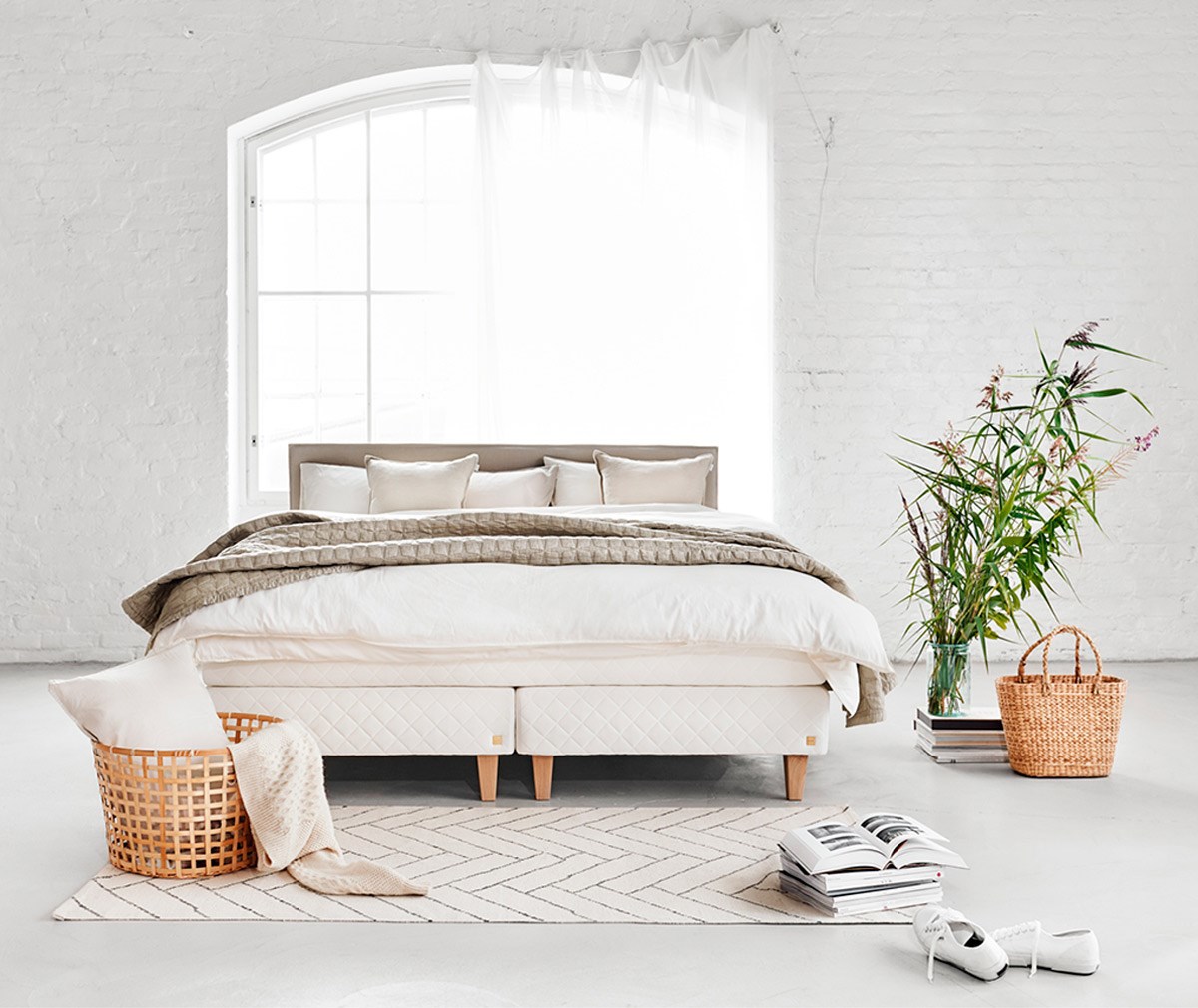 Hilja Continental Bed