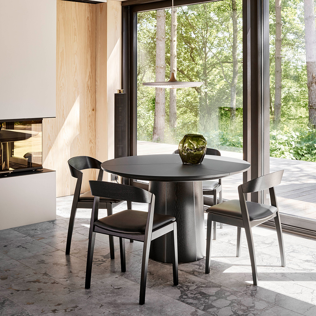 Skovby table clearance
