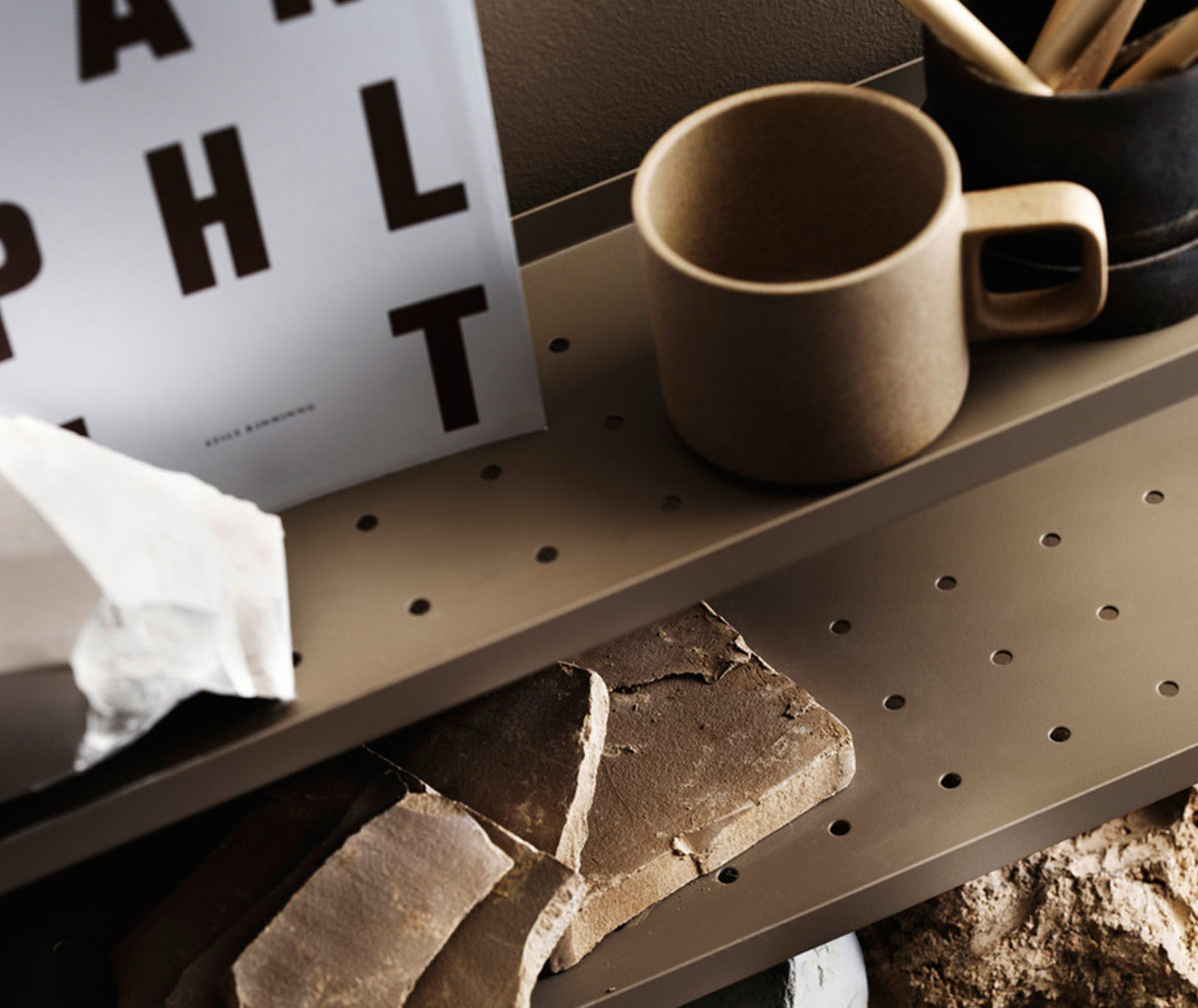 String Pocket Metal Shelf