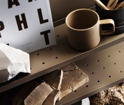 String Pocket Metal Shelf