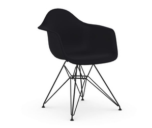 Eames DAR RE -tuoli käsinojilla, deep black/musta