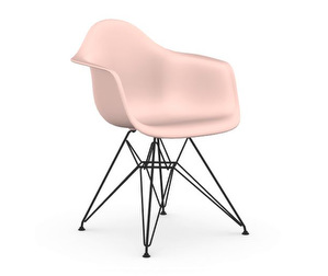 Eames DAR RE -tuoli käsinojilla, pale rose/musta