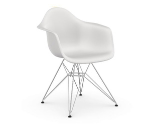 Eames DAR RE -tuoli käsinojilla, cotton white/kromi