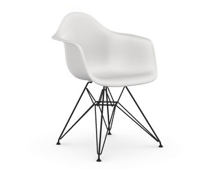 Eames DAR RE -tuoli käsinojilla, cotton white/musta
