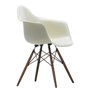 Eames DAW Fiberglass -tuoli, parchment/tummanruskea