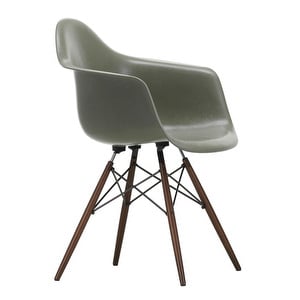 Eames DAW Fiberglass -tuoli, raw umber/tummanruskea