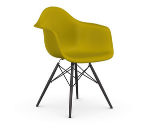 Eames DAW RE -tuoli käsinojilla, mustard/musta vaahtera