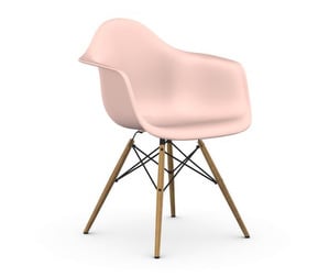 Eames DAW RE -tuoli käsinojilla, pale rose/hunajasaarni