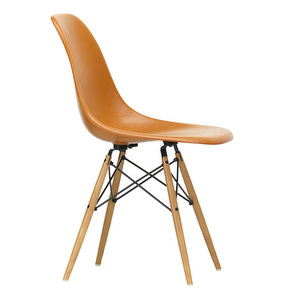 Eames DSW Fiberglass -tuoli, ochre dark/hunajasaarni