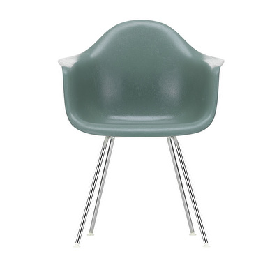Eames DAX Fiberglass -tuoli käsinojilla