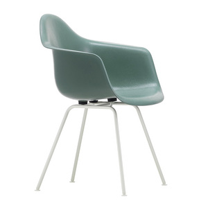 Eames DAX Fiberglass -tuoli käsinojilla, sea foam green/valkoinen