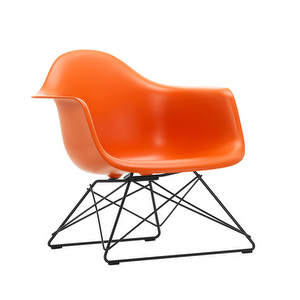 Eames LAR RE -tuoli, rusty orange/musta