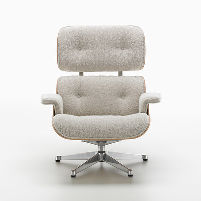 Eames Lounge -nojatuoli ja rahi
