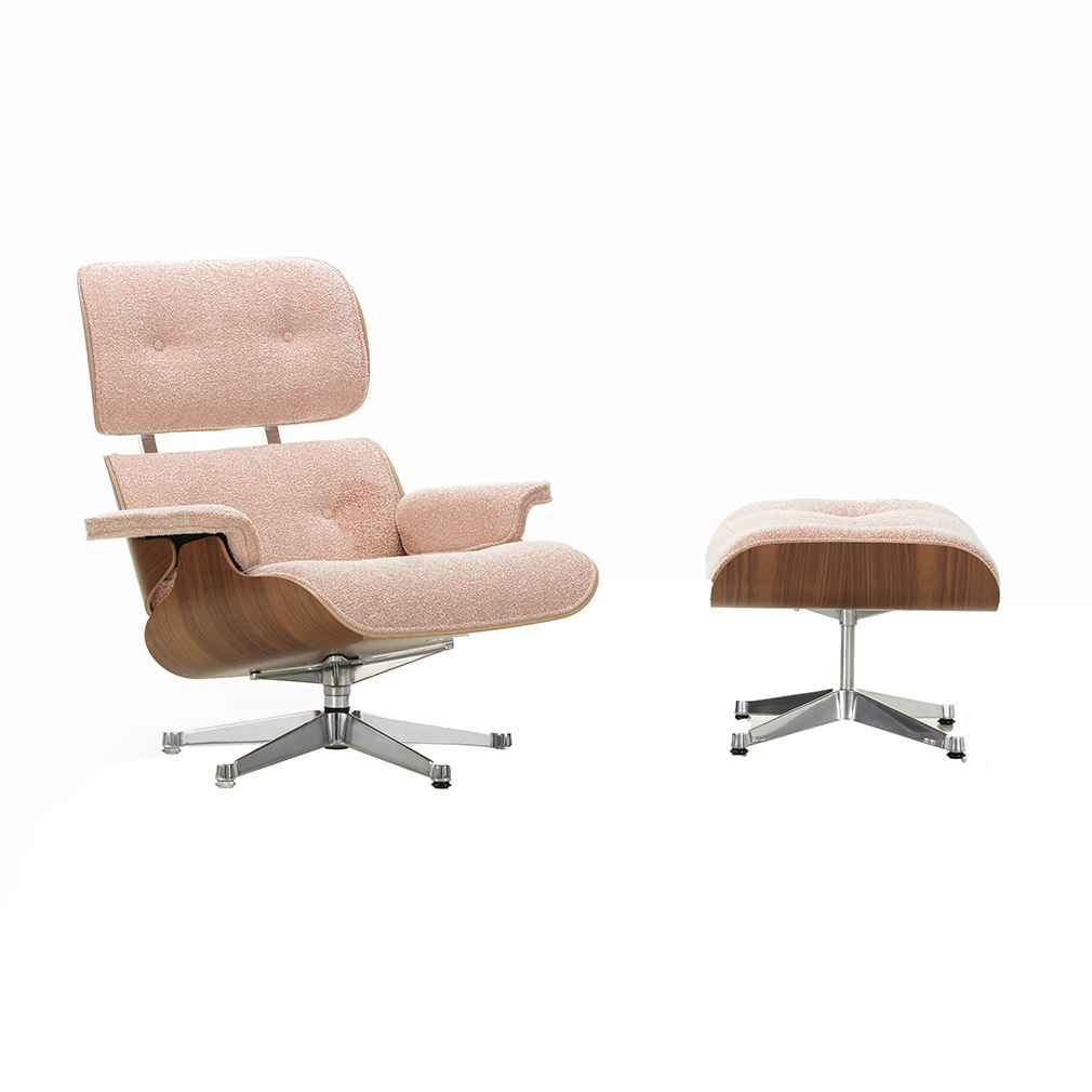 Eames Lounge -nojatuoli ja rahi