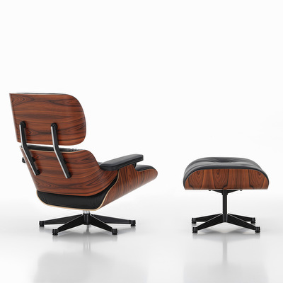 Eames Lounge -nojatuoli ja rahi