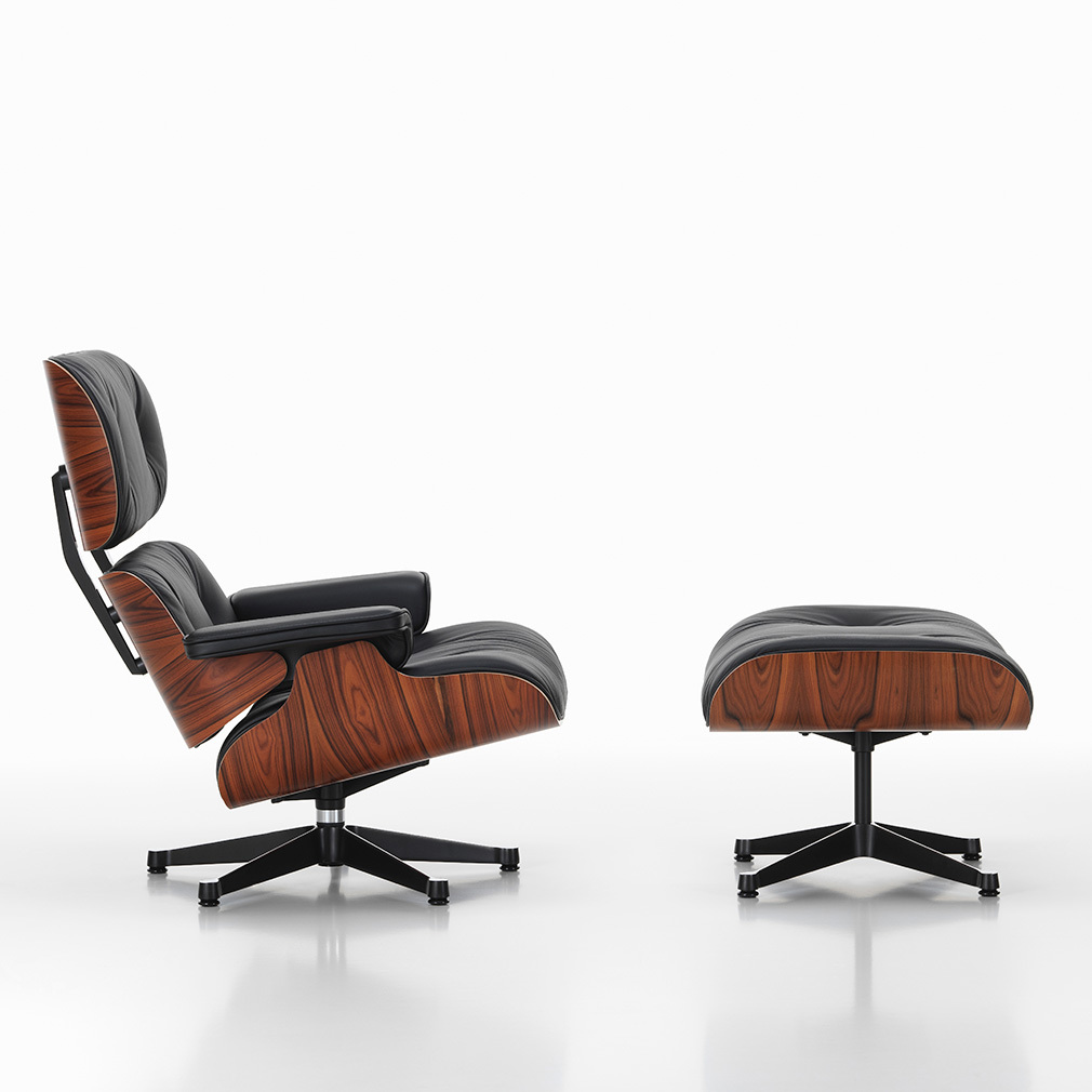 Eames Lounge -nojatuoli ja rahi